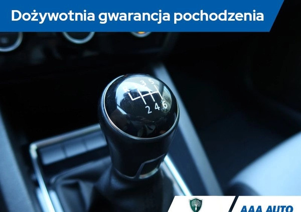 Volkswagen Jetta cena 43000 przebieg: 178493, rok produkcji 2015 z Brzeg małe 254